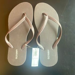 Old Navy brown flip flops